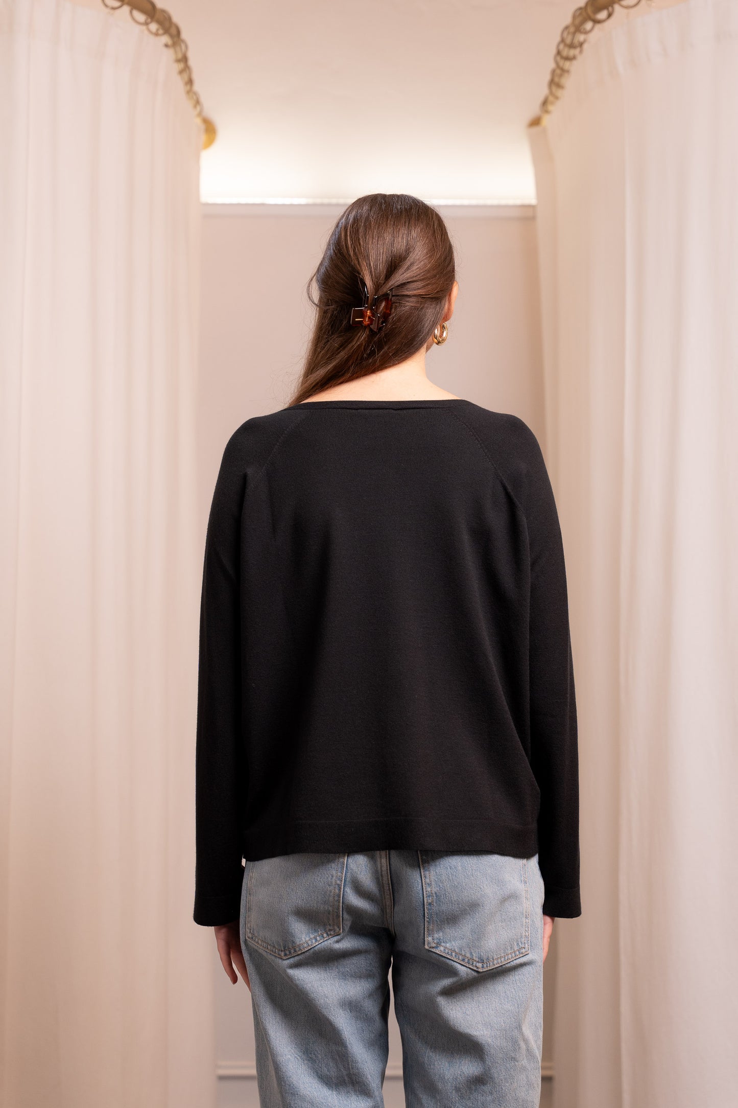 Maglia Nera in Viscosa Elasticizzata - Capo Essenziale Made in Italy