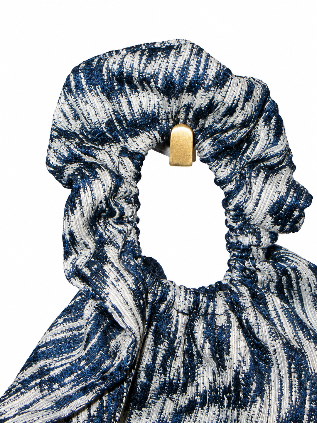 Borsa a mano in tessuto fantasia con frange blu