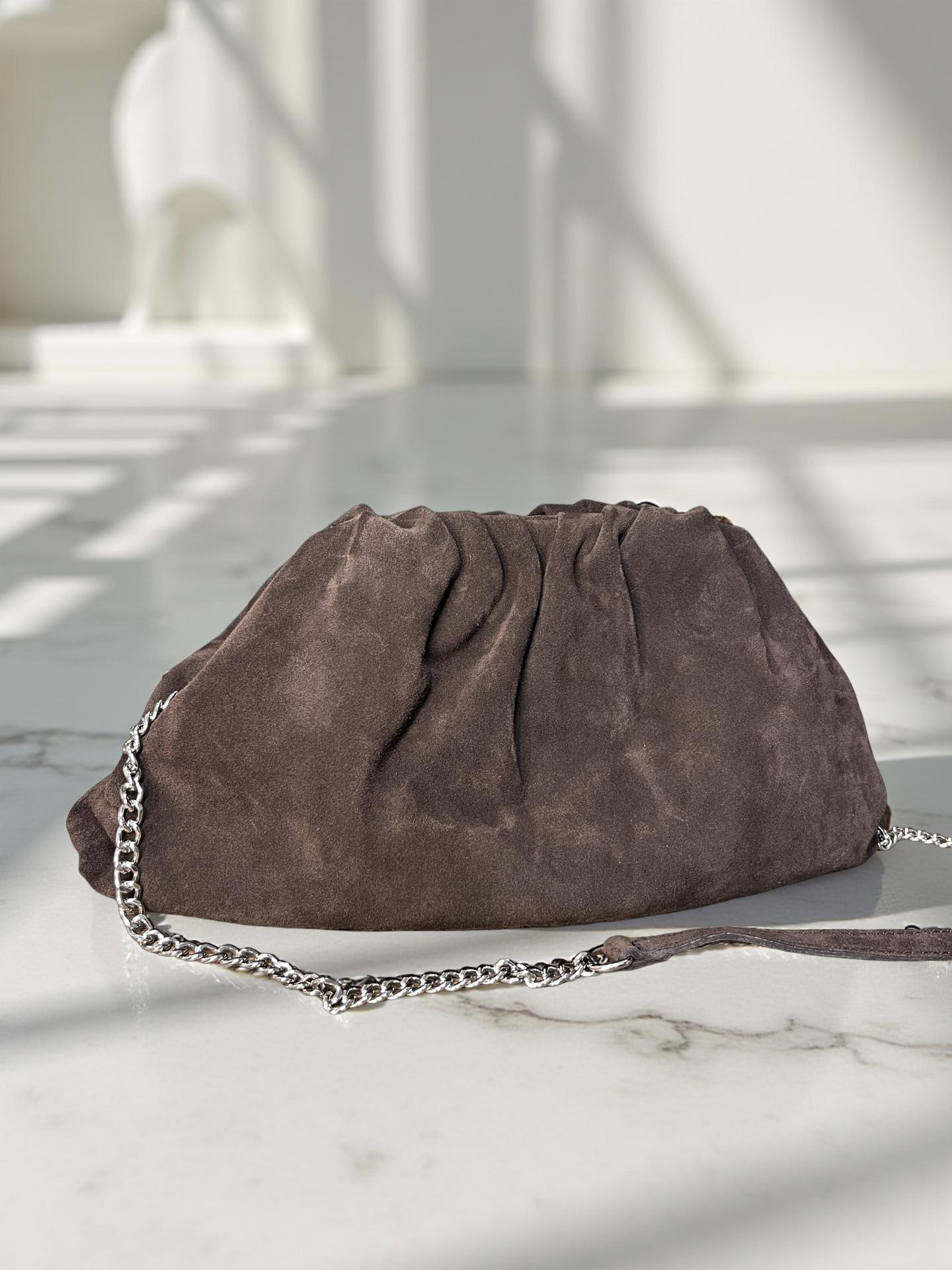 Borsa Clutch in Pelle Scamosciata Prugna con Tracolla Catena