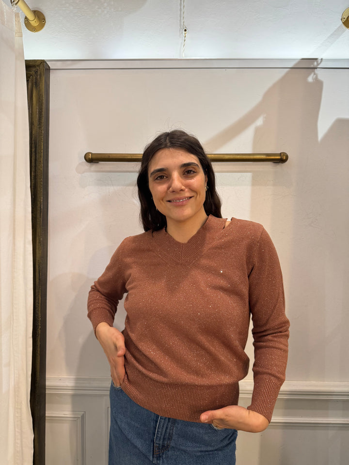 Feminine and warm viscose lurex sweater