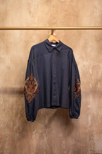 Camicia in cotone jeans ricamata