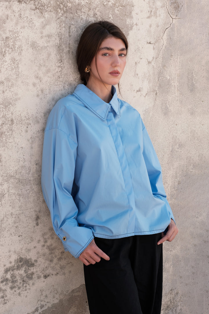 Camicia in cotone con cuciture a contrasto