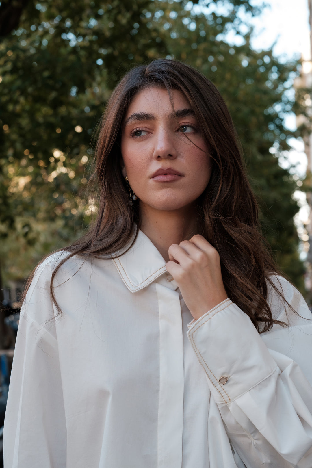 Camicia in cotone con cuciture a contrasto