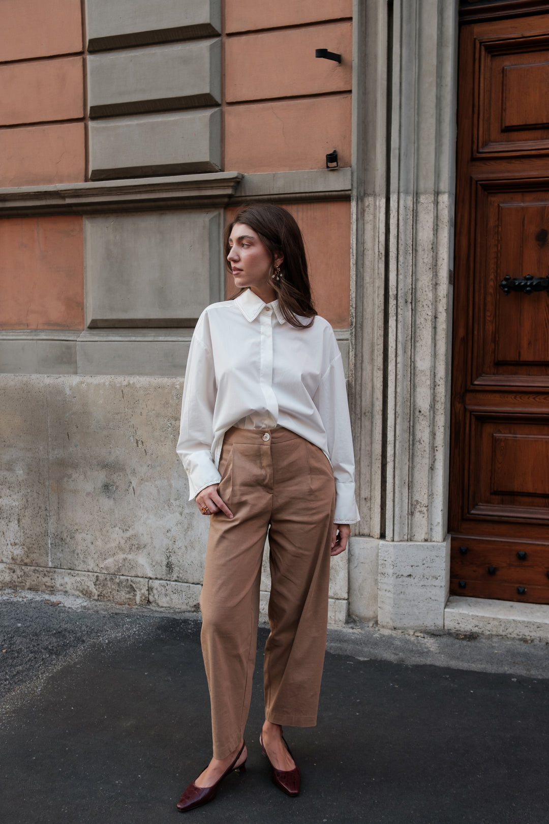 Camicia in cotone con cuciture a contrasto