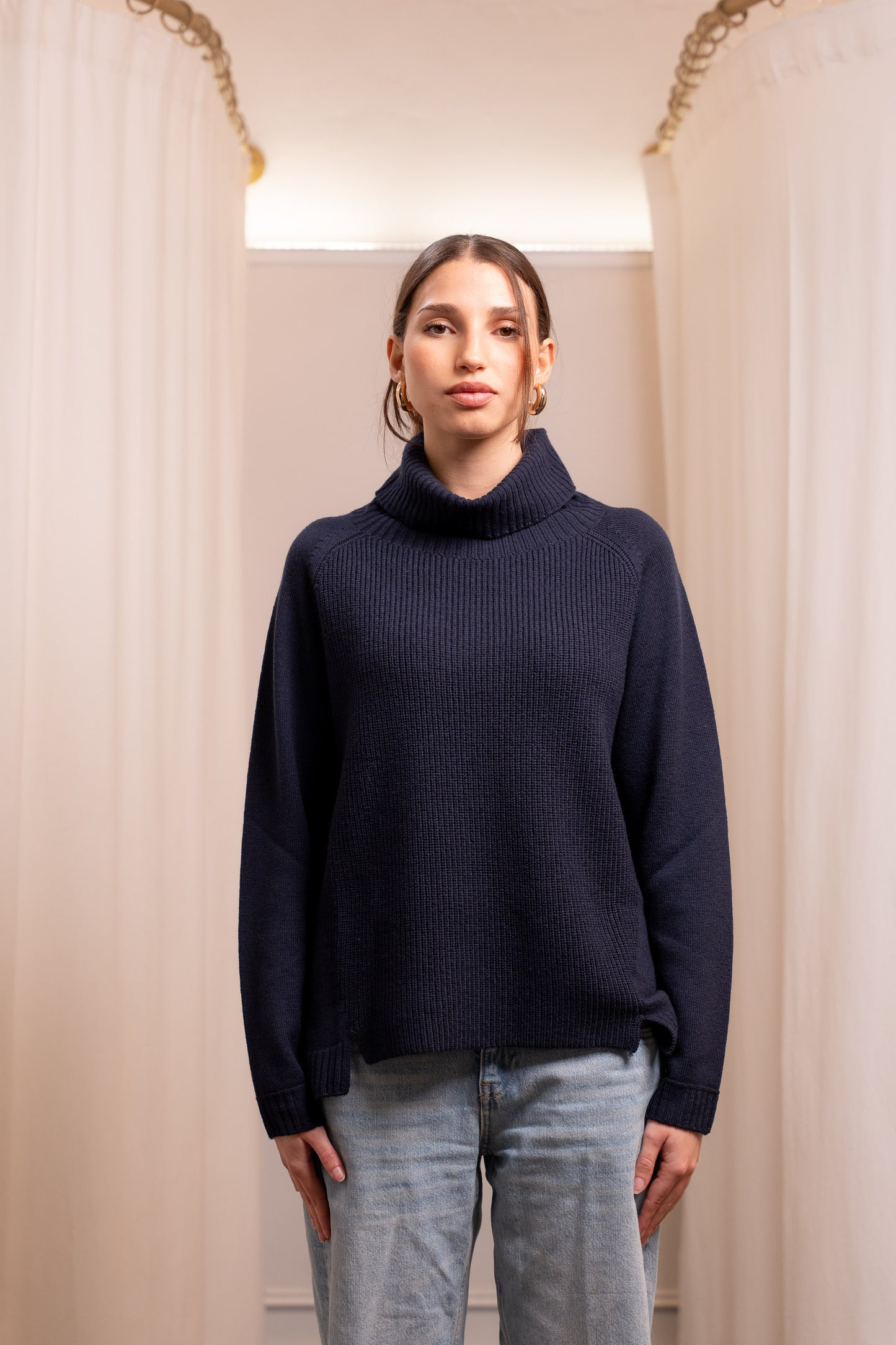 Maglione Collo Alto Blu in Lana Merinos Extrafine 100% - Artigianato Biella