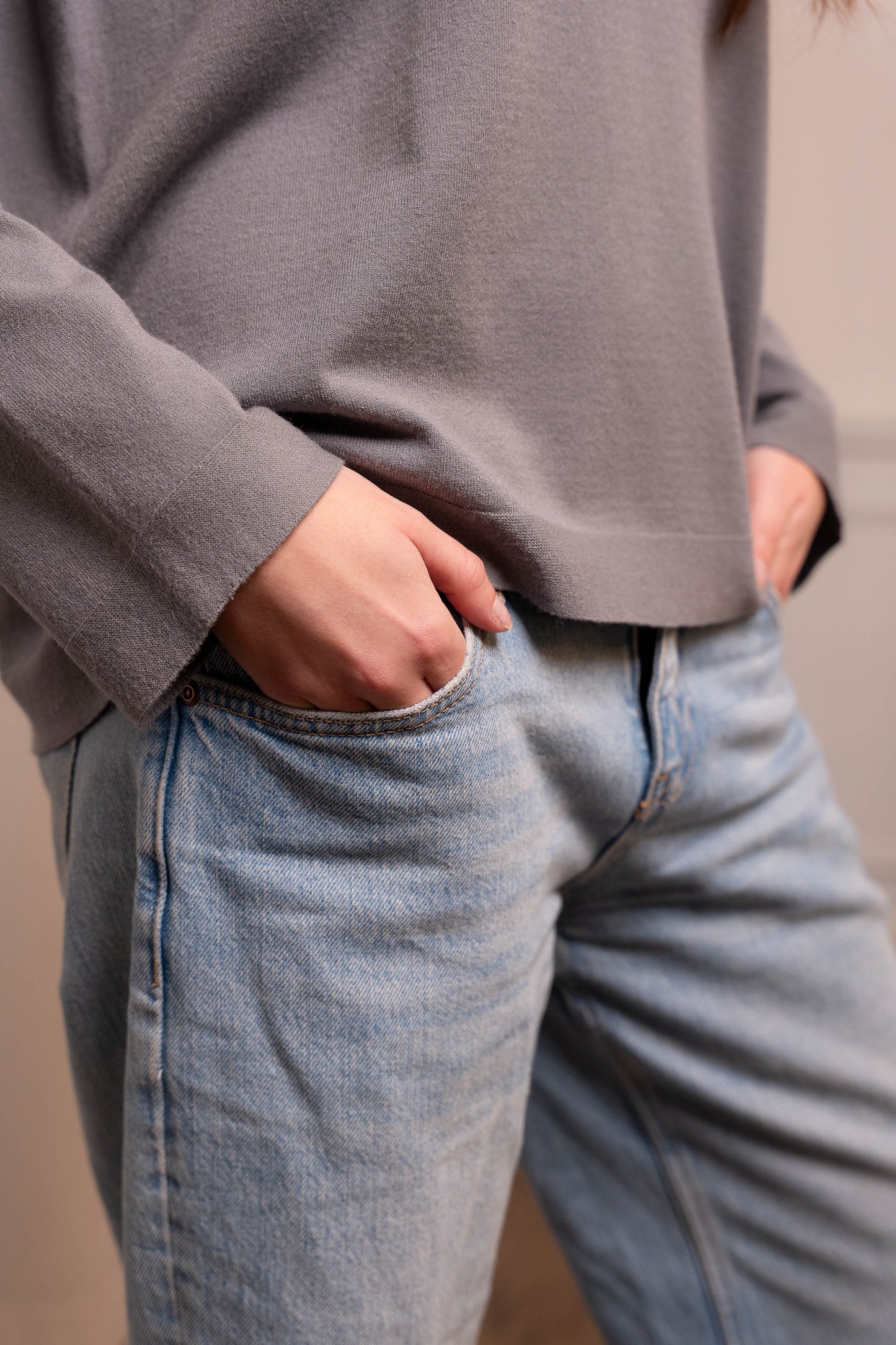 Maglia Grigia in Viscosa Elasticizzata - Capo Essenziale Made in Italy