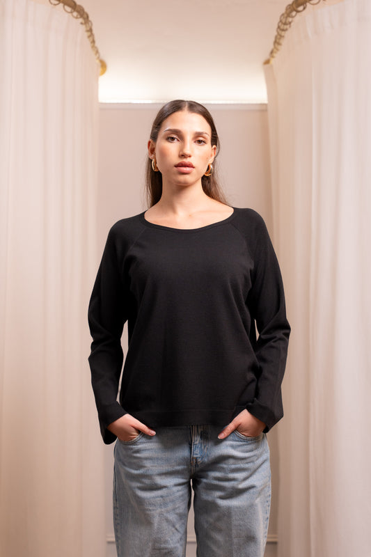 Maglia Nera in Viscosa Elasticizzata - Capo Essenziale Made in Italy