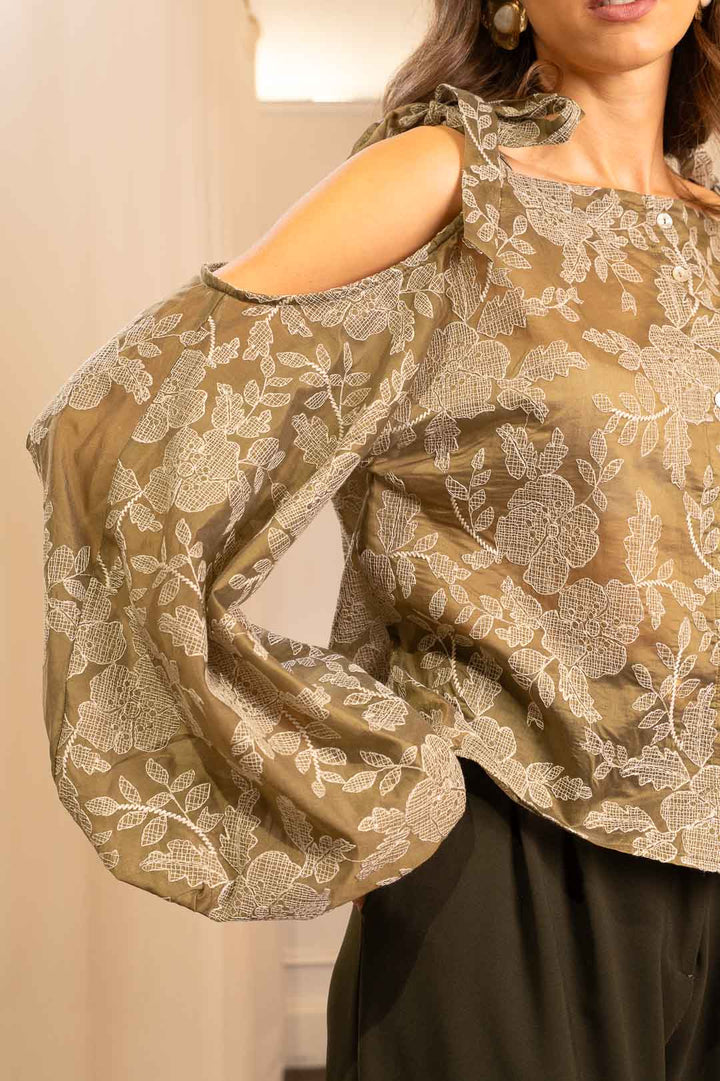 Camicia Ricamata in Lyocell con Spalle Scoperte e Manica a Palloncino – Verde
