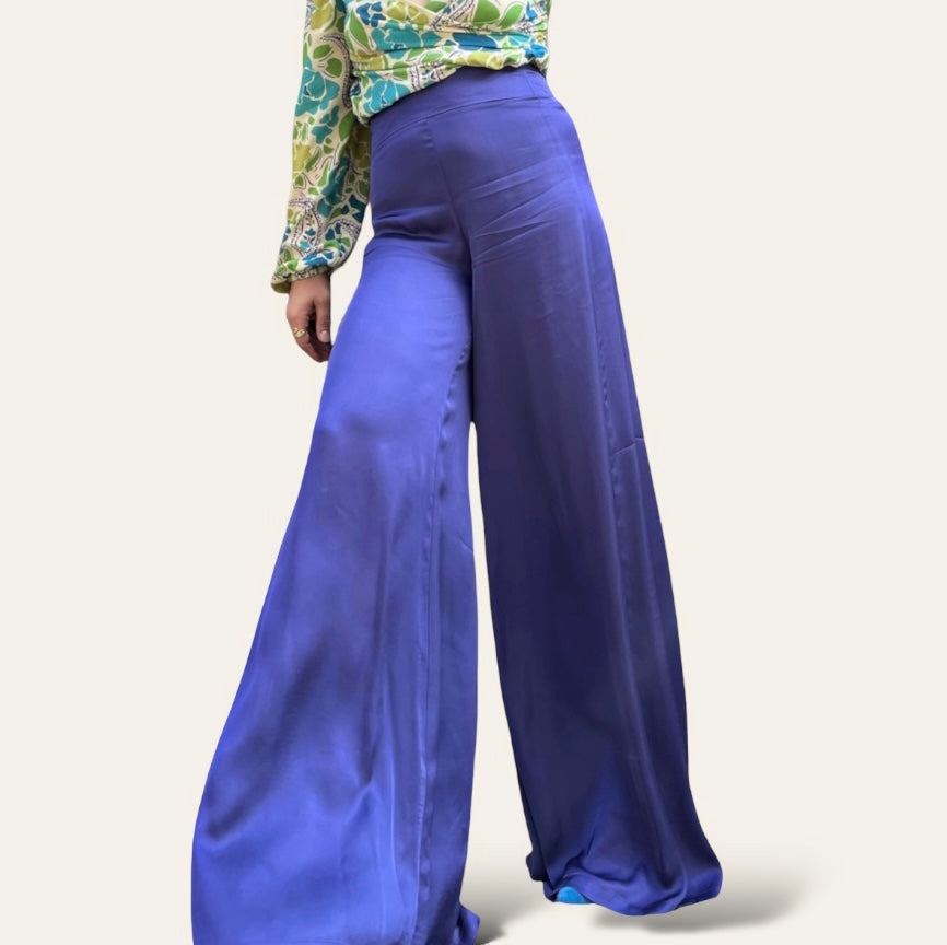 Pantalone palazzo in raso di viscosa viola - vita alta con cinta in raso modello palazzo ampio